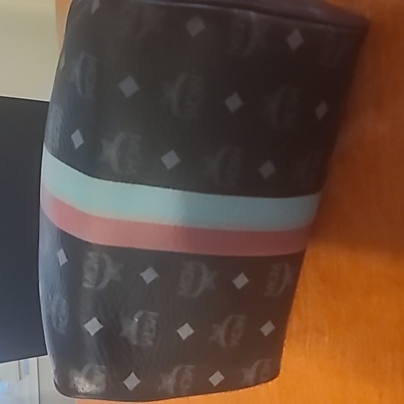 MCM Handbag excellent condition with dog bone - Picture 5 of 10